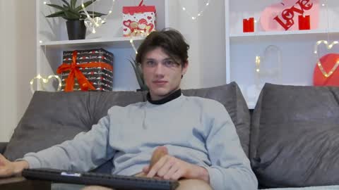 Snapshot of calvin_cay chatting on 02-06-25, 07:40 Calvin online show from 02-06-25, 07:40