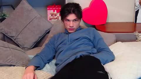 Snapshot of calvin_cay chatting on 02-12-25, 02:35 Calvin online show from 02-12-25, 02:35