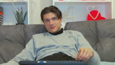 Snapshot of calvin_cay chatting on 02-12-25, 08:40 Calvin online show from 02-12-25, 08:40