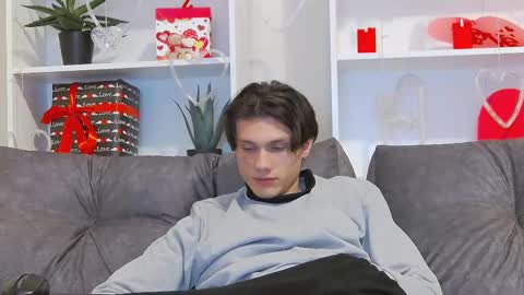 Snapshot of calvin_cay chatting on 02-13-25, 08:13 Calvin online show from 02-13-25, 08:13