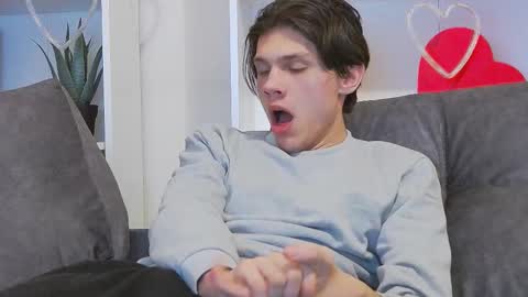 Snapshot of calvin_cay chatting on 02-14-25, 12:51 Calvin online show from 02-14-25, 12:51