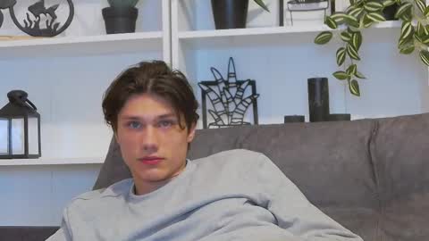 Snapshot of calvin_cay chatting on 02-27-25, 01:59 Calvin online show from 02-27-25, 01:59