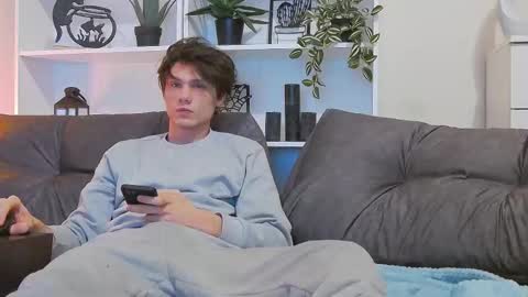 Snapshot of calvin_cay chatting on 03-04-25, 01:01 Calvin online show from 03-04-25, 01:01