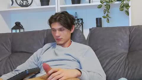 Snapshot of calvin_cay chatting on 03-05-25, 08:21 Calvin online show from 03-05-25, 08:21