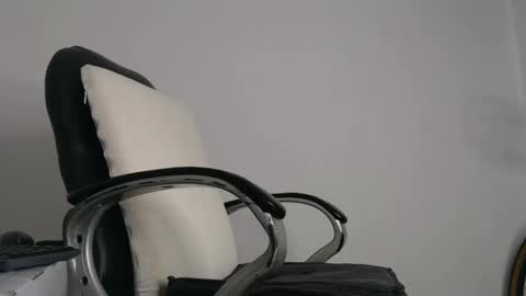 Snapshot of calvinhotlatino chatting on 12-14-24, 11:23 calvinhotlatino online show from 12-14-24, 11:23