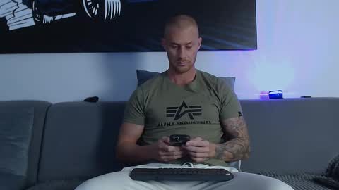 Calvin  online show from 01-03-25, 08:32