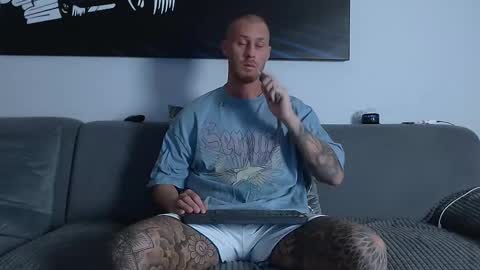 Calvin  online show from 01-03-25, 06:24