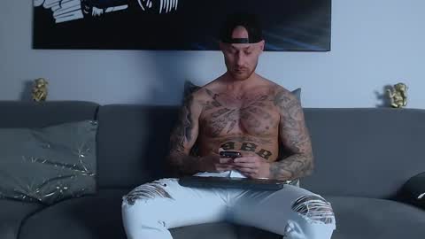 Calvin  online show from 02-25-25, 08:51