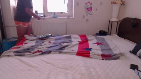 Calvinjohnlad online show from 11-12-25, 01:55