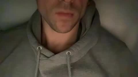 Snapshot of calvinzz chatting on 11-17-25, 06:24 calvinzz online show from 11-17-25, 06:24