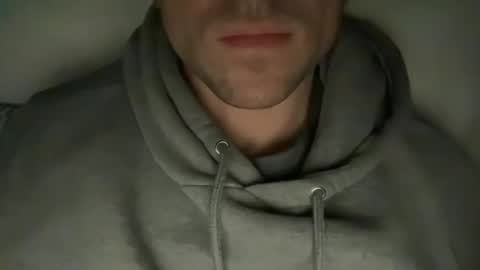 Snapshot of calvinzz chatting on 11-18-25, 04:00 calvinzz online show from 11-18-25, 04:00