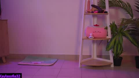 Calypso and Kayla online show from 01-27-25, 08:17