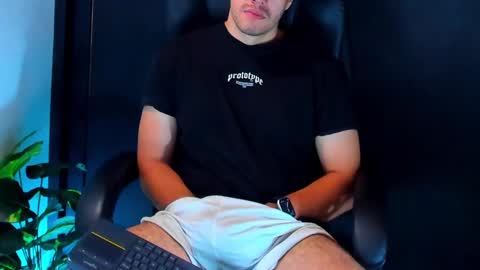 camara110 online show from 01-04-25, 07:24