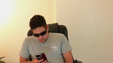 camara110 online show from 10-19-25, 07:36