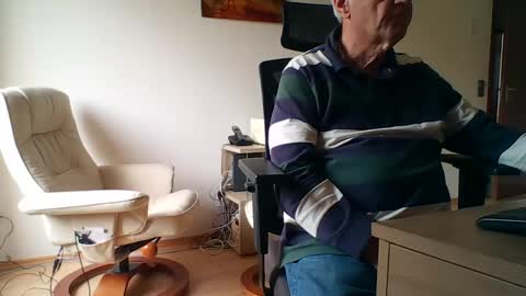 camcologne online show from 10-15-25, 08:58