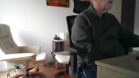 camcologne online show from 12-19-25, 10:11