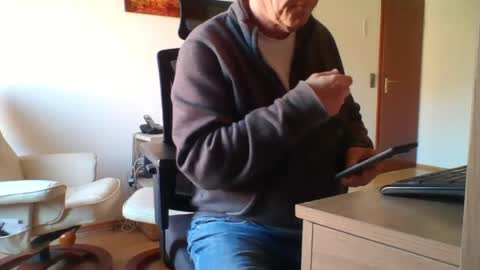 Snapshot of camcologne chatting on 04-22-26, 07:55 camcologne online show from 04-22-26, 07:55