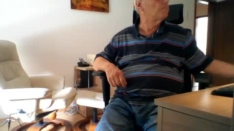 Snapshot of camcologne chatting on 06-01-26, 03:03 camcologne online show from 06-01-26, 03:03