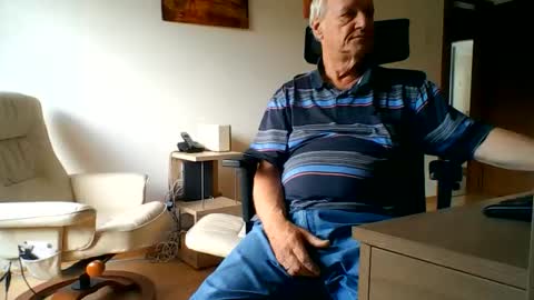 Snapshot of camcologne chatting on 06-05-26, 11:16 camcologne online show from 06-05-26, 11:16