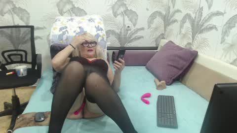 CamDiva1 online show from 12-14-24, 04:01