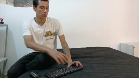 Snapshot of cameronsilverman chatting on 06-08-26, 08:09 cameronsilverman online show from 06-08-26, 08:09