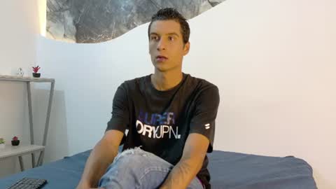 Snapshot of cameronsilverman chatting on 06-11-26, 07:23 cameronsilverman online show from 06-11-26, 07:23
