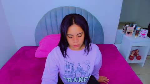 Snapshot of cami_bunnygirlx chatting on 09-10-25, 04:23 CAMI online show from 09-10-25, 04:23