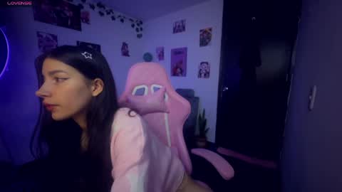 Snapshot of cami_mila99 chatting on 04-28-26, 05:23 CAMI online show from 04-28-26, 05:23