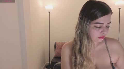 Snapshot of camiilaa1 chatting on 06-19-26, 03:22 Camila online show from 06-19-26, 03:22