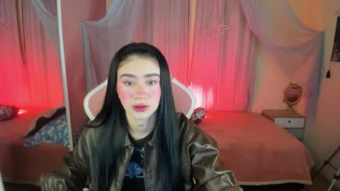 Snapshot of camiilaatorres chatting on 12-21-25, 02:41 camila online show from 12-21-25, 02:41