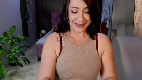 Snapshot of camil_milfdream chatting on 05-09-26, 11:04 Camil online show from 05-09-26, 11:04