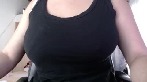 Snapshot of camila1912 chatting on 02-12-25, 12:33 camila online show from 02-12-25, 12:33