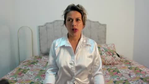 Snapshot of camila_borbon_ chatting on 06-20-26, 01:52 online show from 06-20-26, 01:52