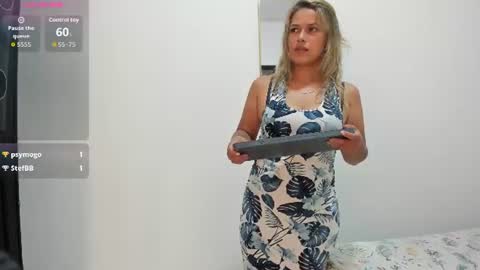 Snapshot of camila_borbon_ chatting on 08-01-26, 12:43 online show from 08-01-26, 12:43
