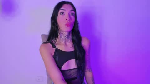 Snapshot of camila_coxx chatting on 06-06-26, 03:44 s online show from 06-06-26, 03:44