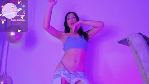 Snapshot of camila_coxx chatting on 06-13-26, 04:10 s online show from 06-13-26, 04:10