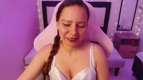 Snapshot of camila_delarosa chatting on 06-06-26, 12:32 camila online show from 06-06-26, 12:32