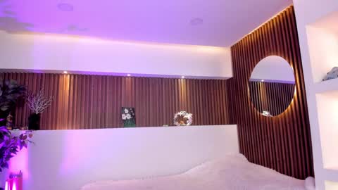 Snapshot of camila_dupont chatting on 12-17-24, 11:59 Camila online show from 12-17-24, 11:59