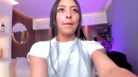 Snapshot of camila_dupont chatting on 12-18-24, 10:02 Camila online show from 12-18-24, 10:02