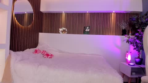 Snapshot of camila_dupont chatting on 12-20-24, 12:30 Camila online show from 12-20-24, 12:30