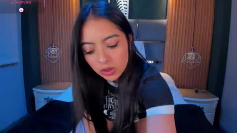 Snapshot of camila_dupont chatting on 09-15-25, 04:12 Camila online show from 09-15-25, 04:12