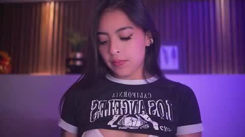 Snapshot of camila_dupont chatting on 11-25-25, 04:01 Camila online show from 11-25-25, 04:01