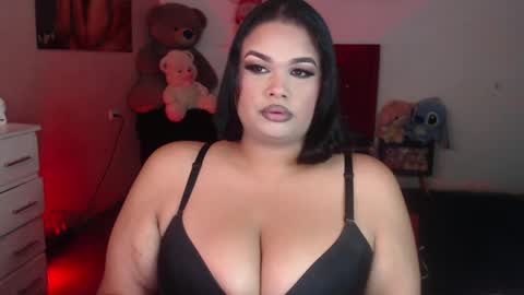 Snapshot of camila_fuenmayor chatting on 04-26-26, 08:39 online show from 04-26-26, 08:39