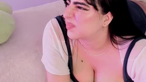 Camila online show from 11-14-25, 01:04