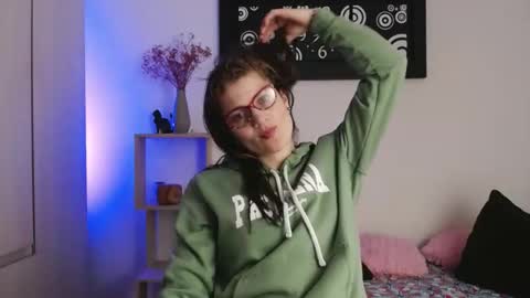 Camila ventura online show from 10-23-25, 01:38