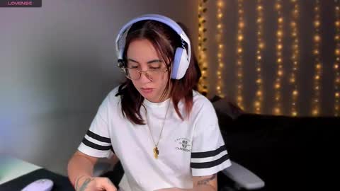 Snapshot of camilaalee chatting on 10-29-25, 04:37 CAMILAA LEE online show from 10-29-25, 04:37