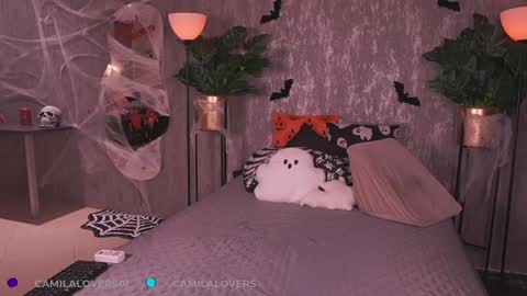 Snapshot of camilalovers01 chatting on 10-19-25, 02:23 online show from 10-19-25, 02:23