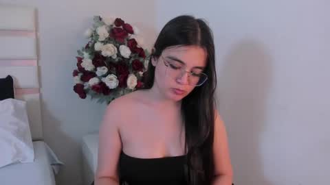 Snapshot of camilasofiia chatting on 01-28-25, 02:43 Camila online show from 01-28-25, 02:43