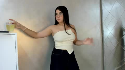 Snapshot of camilasofiia chatting on 09-12-25, 07:36 Camila online show from 09-12-25, 07:36