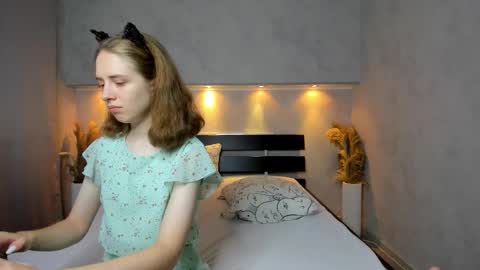 Camilla online show from 09-26-25, 12:36